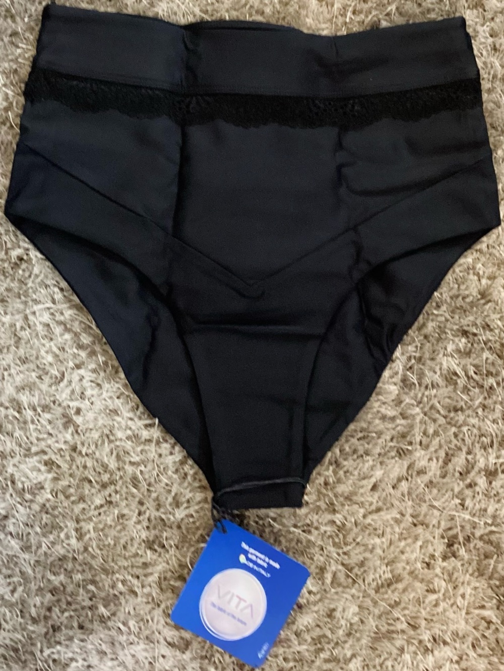 Elegant Lace Trim High-Waist Black Bikini Bottom 🕶️